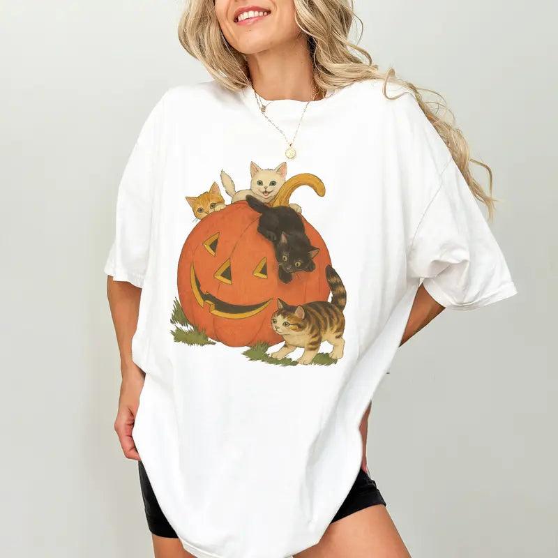 ChicCotton Vintage 90s Cat Halloween Comfort Colors Shirt